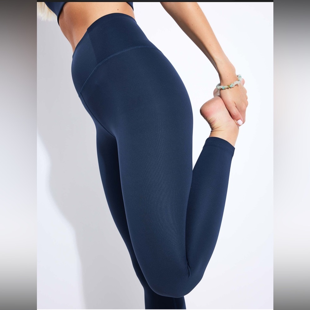 Girlfriend Collective Float Seamless High Rise Legging in Midnight Blue